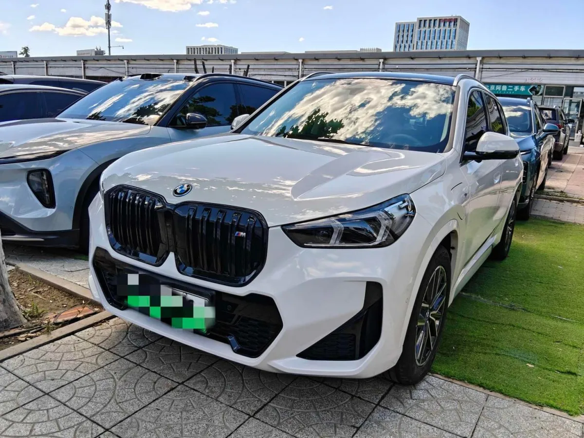 BMW IX1 2025