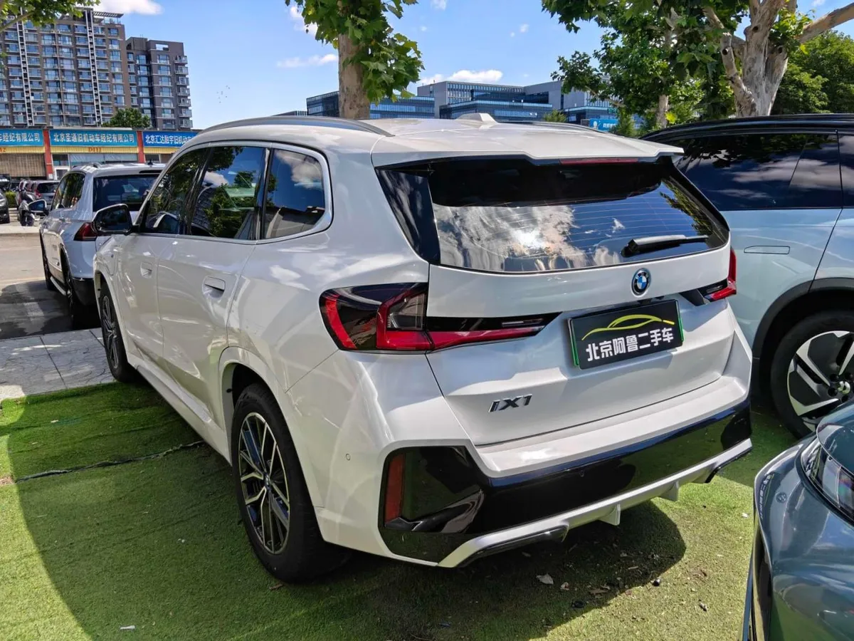 BMW IX1 2025