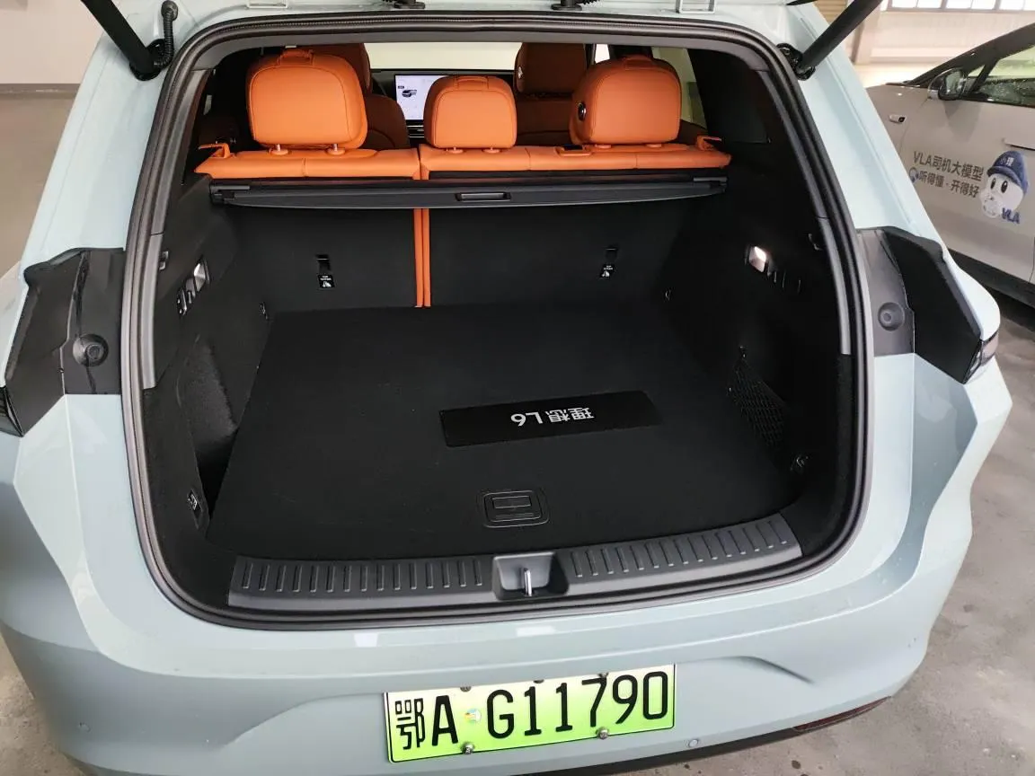 LI AUTO AD MAX 2025