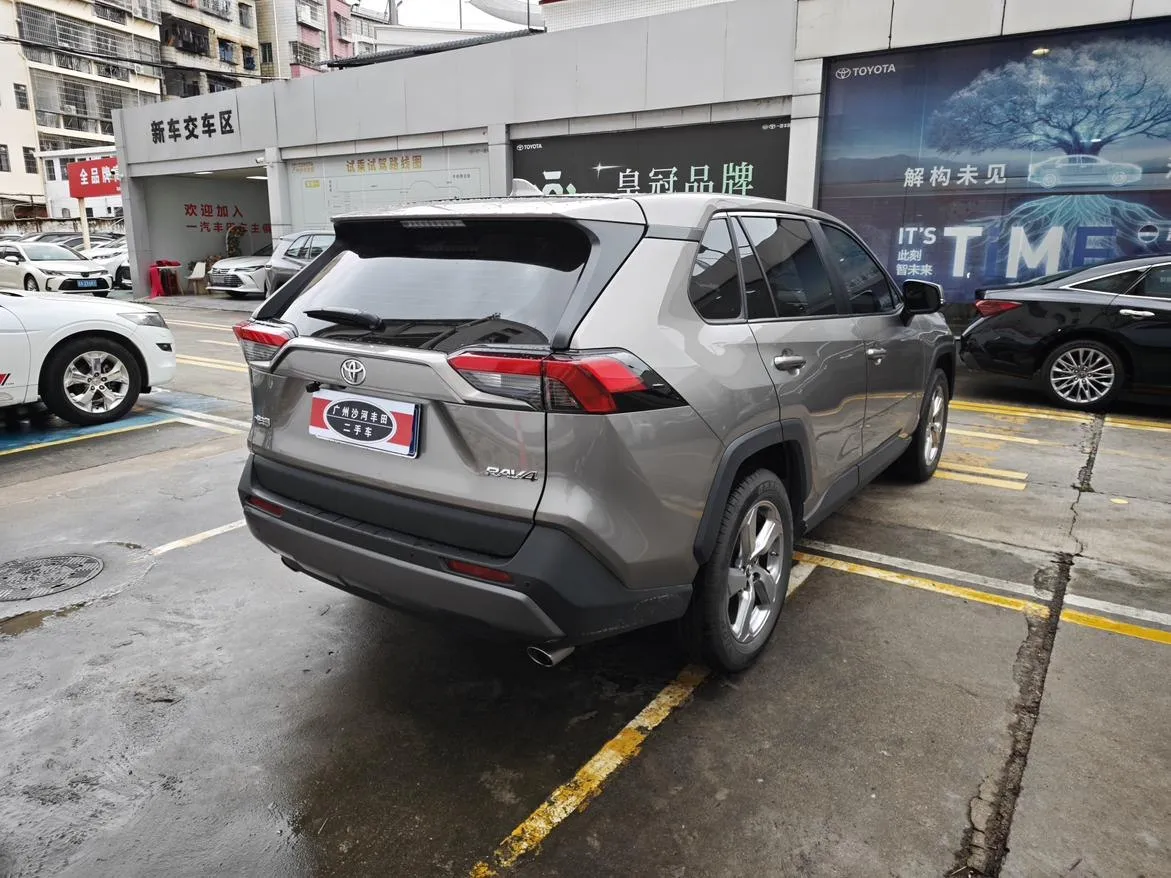 TOYOTA RAV4 2022