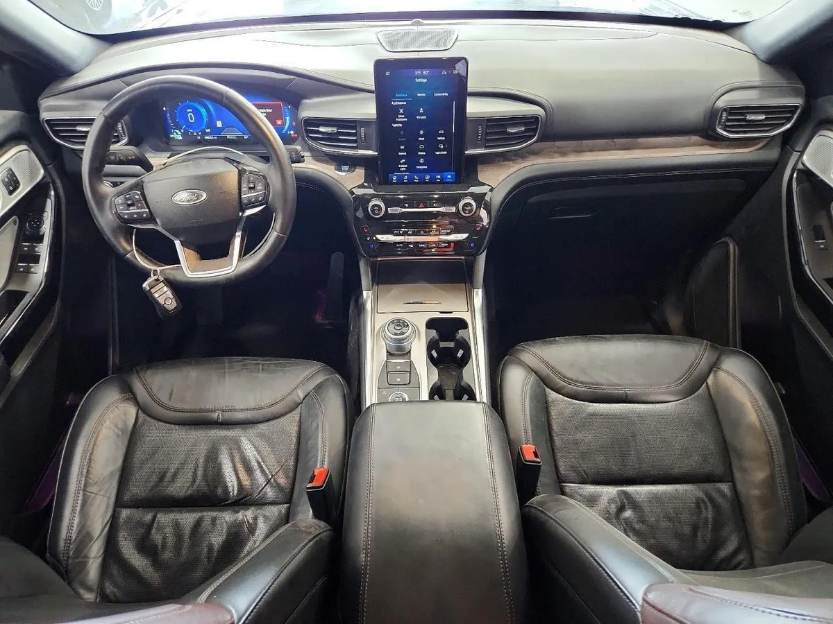 FORD EXPLORER PLATINUM 2023
