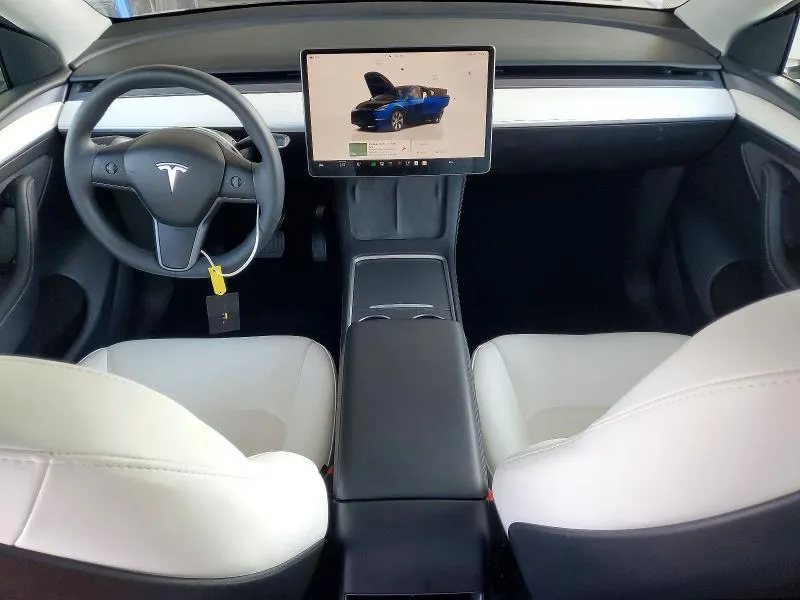 TESLA MODEL Y 2024