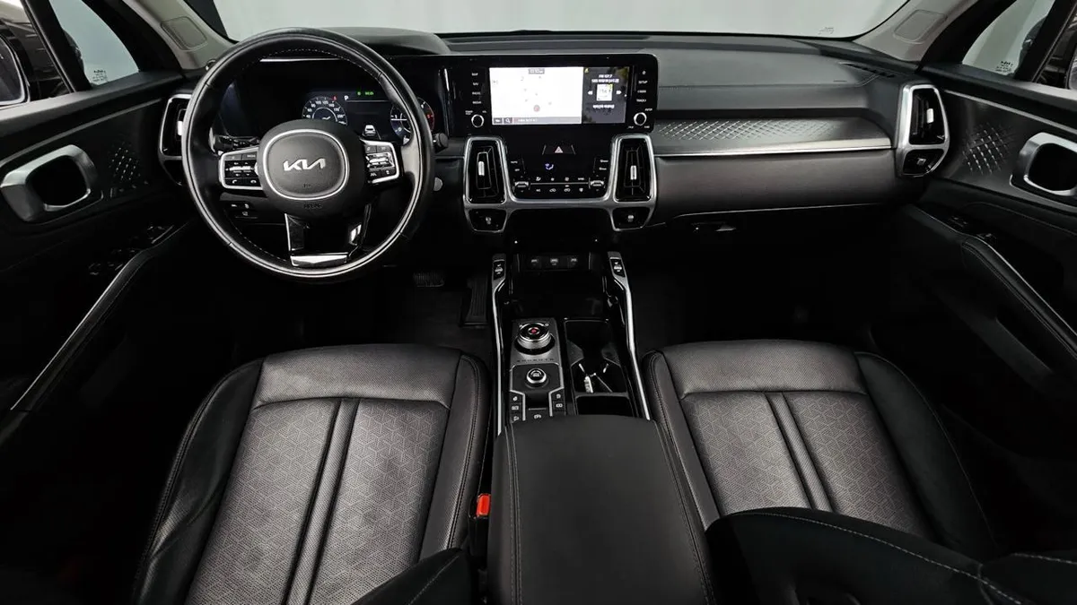 KIA SORENTO NOBLESSE ТОПОВОЕ ИСПОЛНЕНИЕ С ПРЕМИАЛЬНЫМИ МАТЕРИАЛАМИ ОТДЕЛКИ И РАСШИРЕННЫМ ФУНКЦИОНАЛОМ 2022