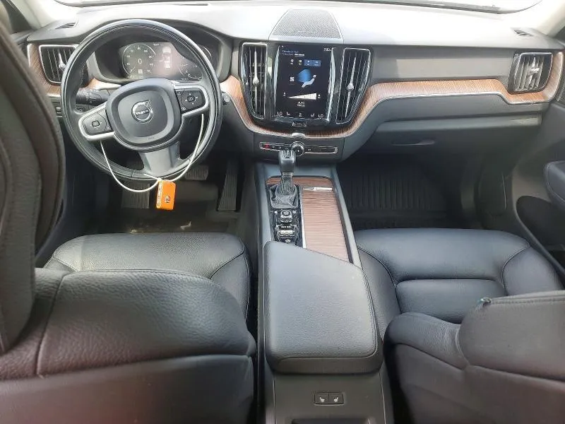 VOLVO XC60 T5 MOMENTUM 2021