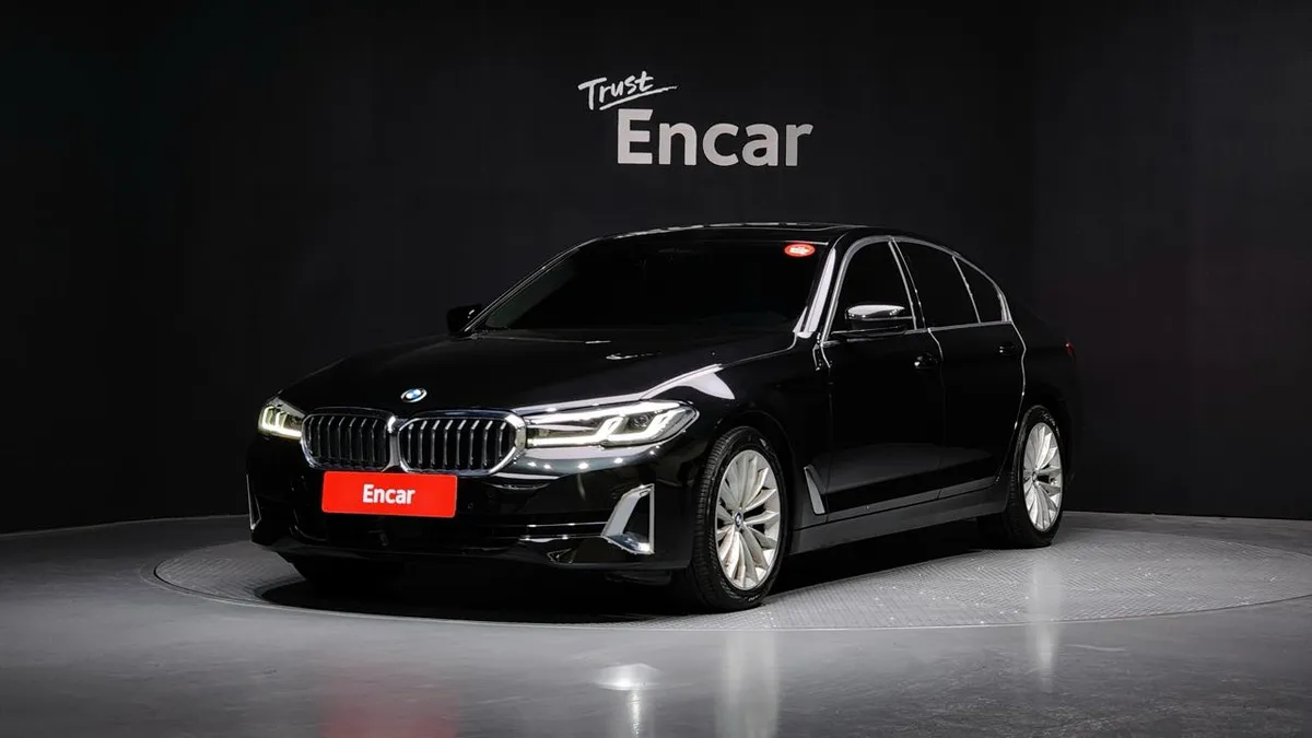 BMW 5 SERIES LUXURY LINE (ПРЕМИАЛЬНЫЕ МАТЕРИАЛЫ МАКСИМУМ ОПЦИЙ) 2022
