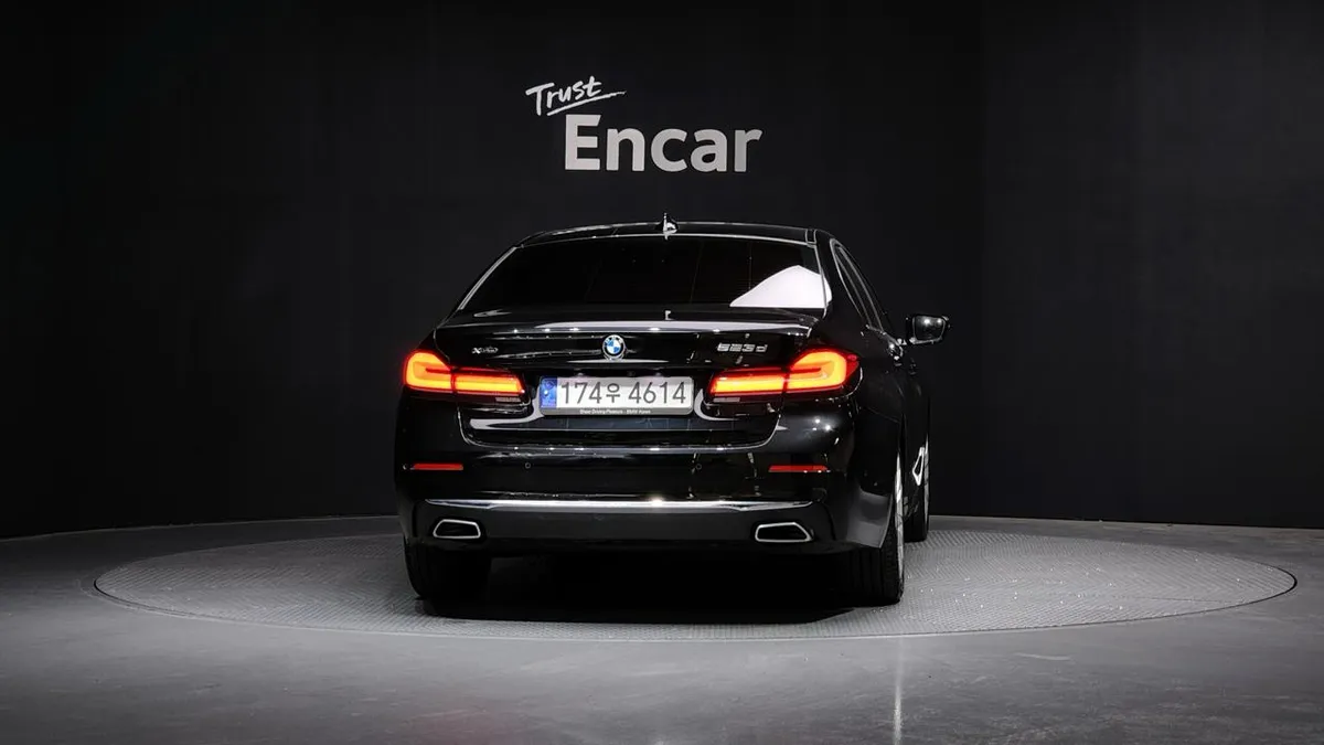 BMW 5 SERIES LUXURY LINE (ПРЕМИАЛЬНЫЕ МАТЕРИАЛЫ МАКСИМУМ ОПЦИЙ) 2022