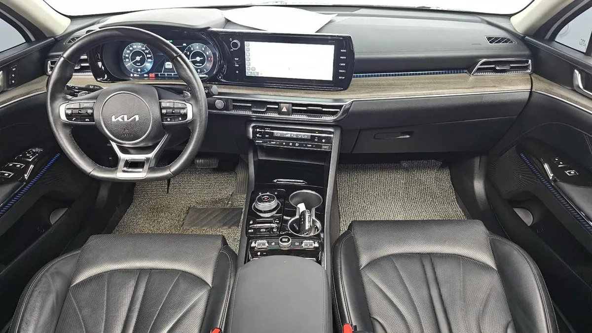 KIA K5 ТОПОВАЯ ВЕРСИЯ ВКЛЮЧАЮЩАЯ ВСЕ ДОСТУПНЫЕ ОПЦИИ КОМФОРТА 2023