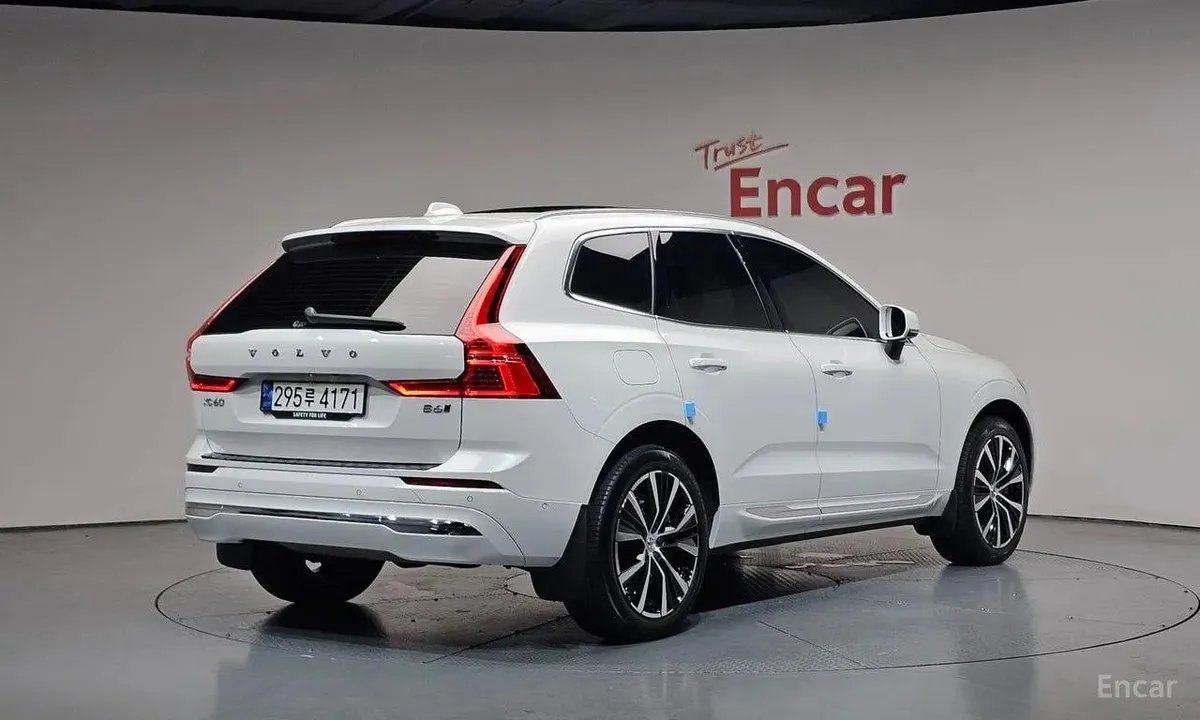 VOLVO XC60 МАКСИМАЛЬНАЯ ВЕРСИЯ ULTIMATE BRIGHT С ПРЕМИАЛЬНЫМ ОСНАЩЕНИЕМ И РАСШИРЕННЫМ ФУНКЦИОНАЛОМ 2023