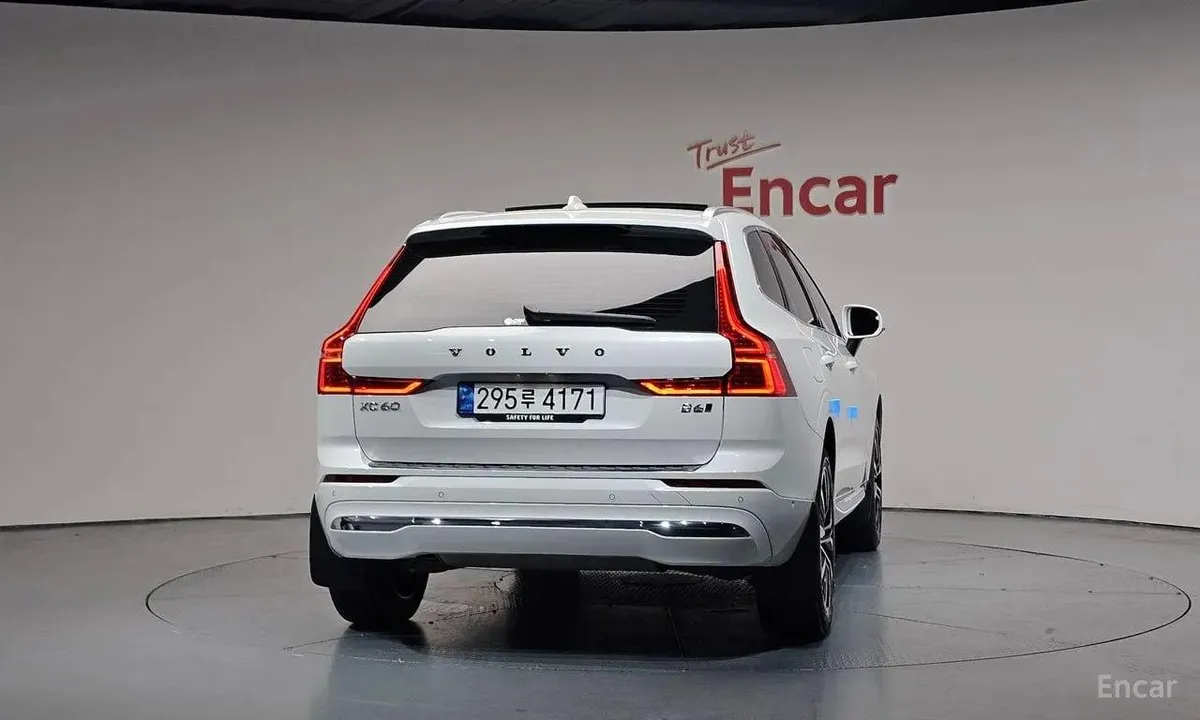 VOLVO XC60 МАКСИМАЛЬНАЯ ВЕРСИЯ ULTIMATE BRIGHT С ПРЕМИАЛЬНЫМ ОСНАЩЕНИЕМ И РАСШИРЕННЫМ ФУНКЦИОНАЛОМ 2023