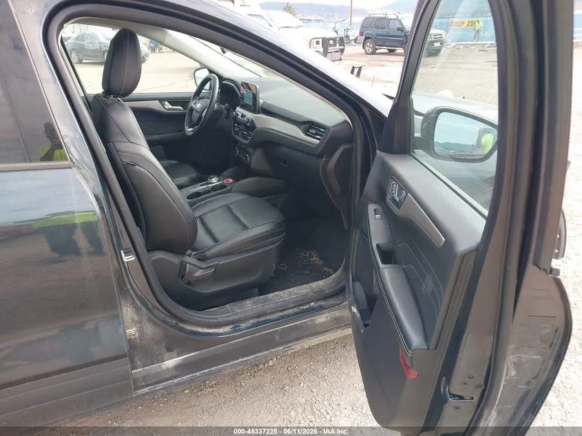 FORD ESCAPE SEL 2022