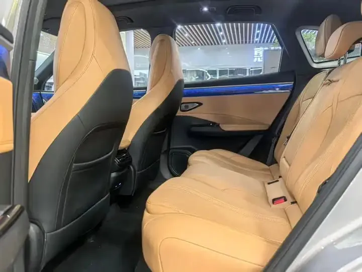 GEELY L7 2023