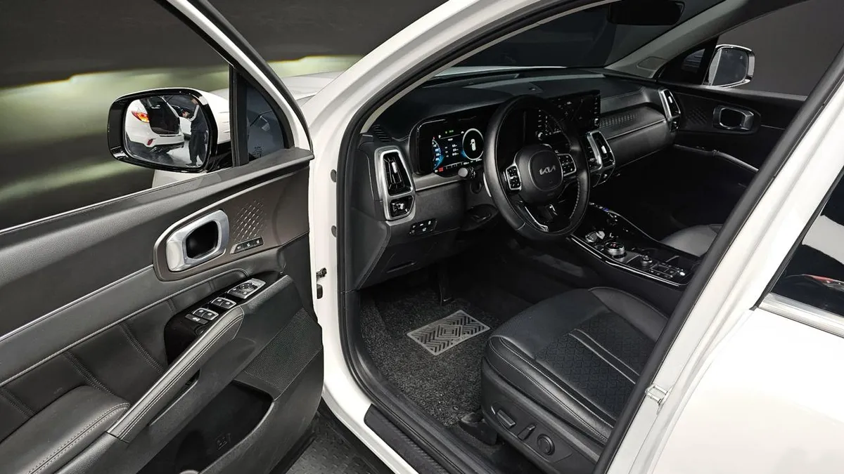 KIA SORENTO NOBLESSE ЭТО ЗОЛОТАЯ СЕРЕДИНА (БОГАТАЯ ПРЕДТОПОВАЯ ВЕРСИЯ) 2023
