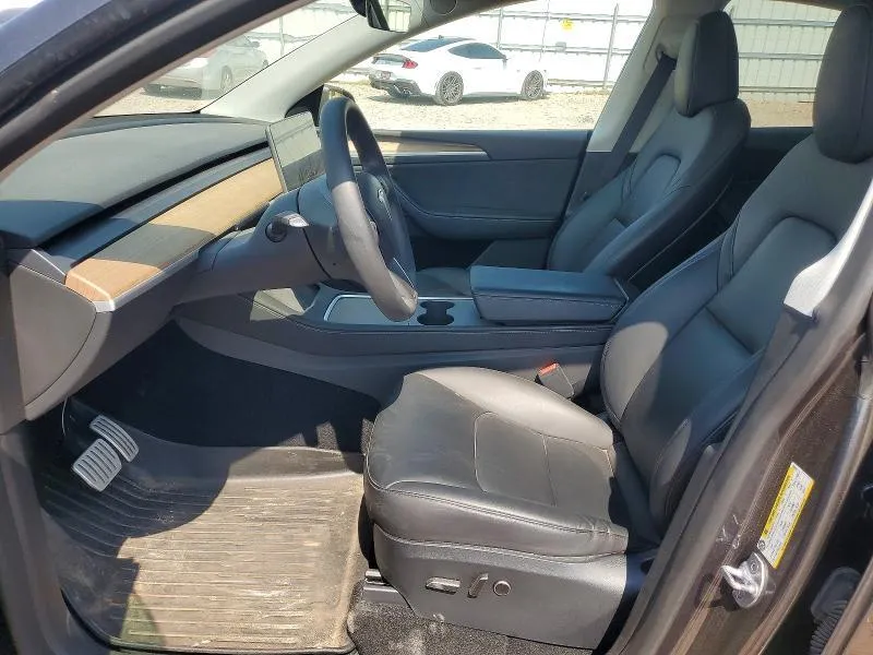 TESLA MODEL Y PERFORMANCE 2024