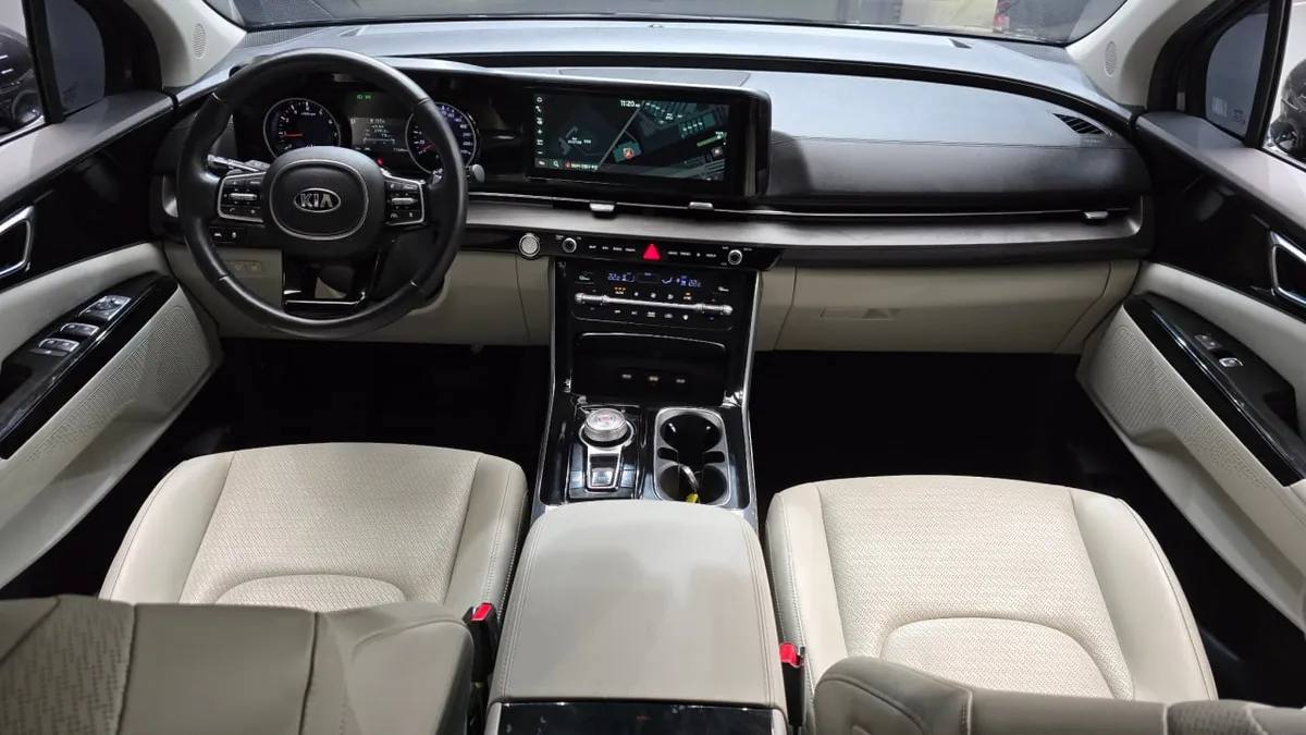 KIA CARNIVAL NOBLESSE 2023
