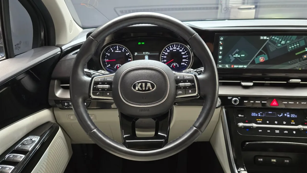 KIA CARNIVAL NOBLESSE 2023