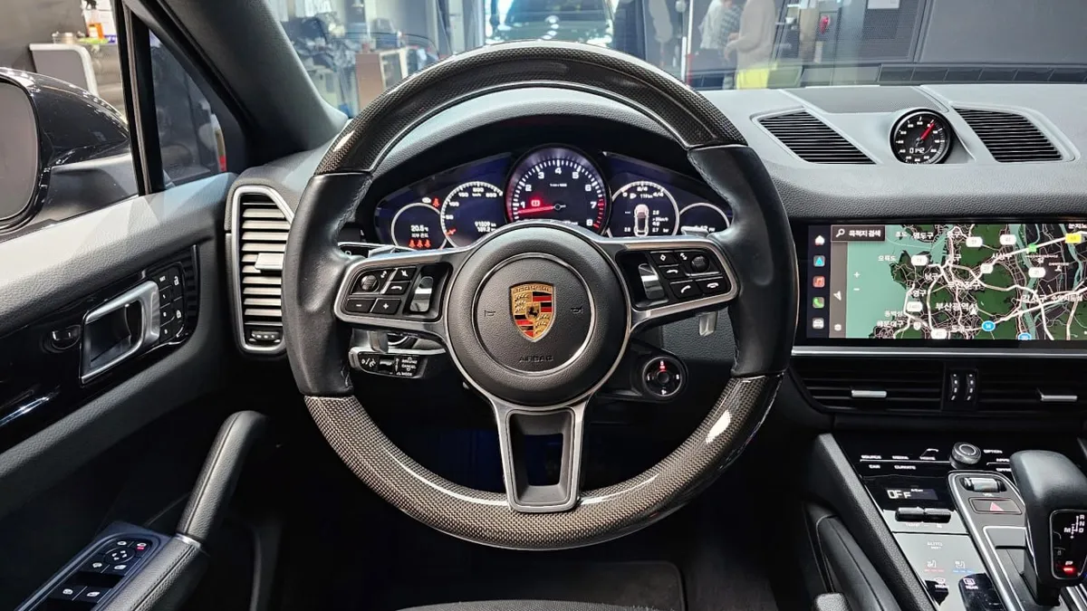 PORSCHE CAYENNE COUPE 2023