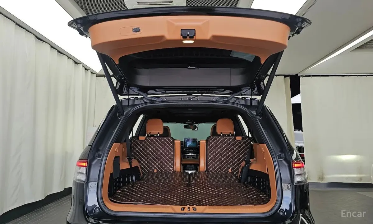 LINCOLN AVIATOR BLACK LAVEL 2023