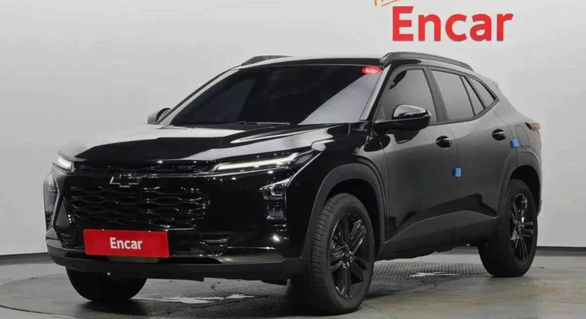 CHEVROLET TRAX CROSSOVER ACTIV (ЧЕРНЫЙ ГЛЯНЕЦ АГРЕССИВНЫЙ ВНЕДОРОЖНЫЙ ОБВЕС ТЕМНЫЕ ДИСКИ) 2023