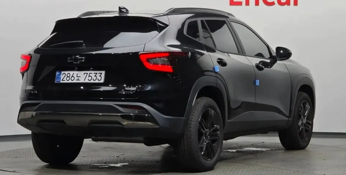 CHEVROLET TRAX CROSSOVER ACTIV (ЧЕРНЫЙ ГЛЯНЕЦ АГРЕССИВНЫЙ ВНЕДОРОЖНЫЙ ОБВЕС ТЕМНЫЕ ДИСКИ) 2023