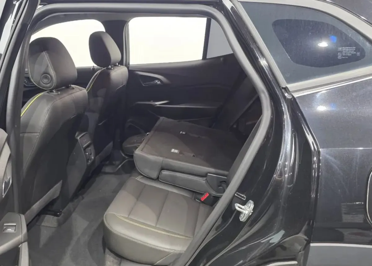 CHEVROLET TRAX CROSSOVER ACTIV (ЧЕРНЫЙ ГЛЯНЕЦ АГРЕССИВНЫЙ ВНЕДОРОЖНЫЙ ОБВЕС ТЕМНЫЕ ДИСКИ) 2023