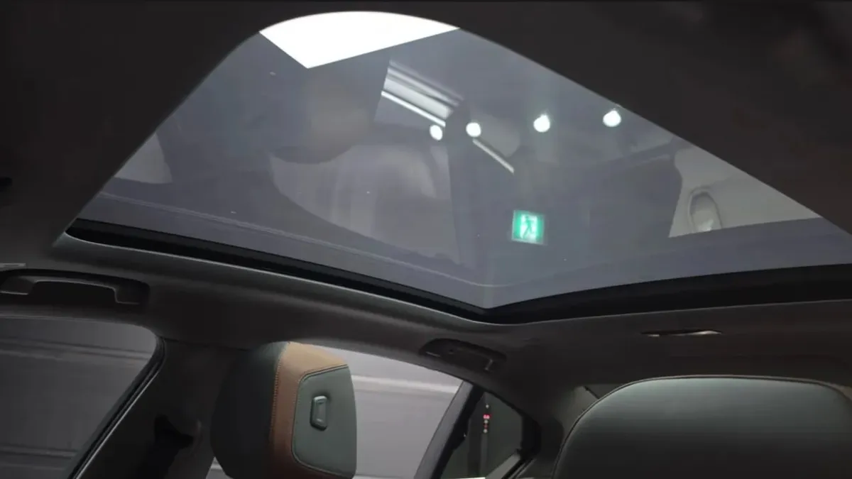 BMW 5 SERIES ЭФФЕКТНЫЙ КОЖАНЫЙ САЛОН ЦВЕТА ТЕРРАКОТА 2023