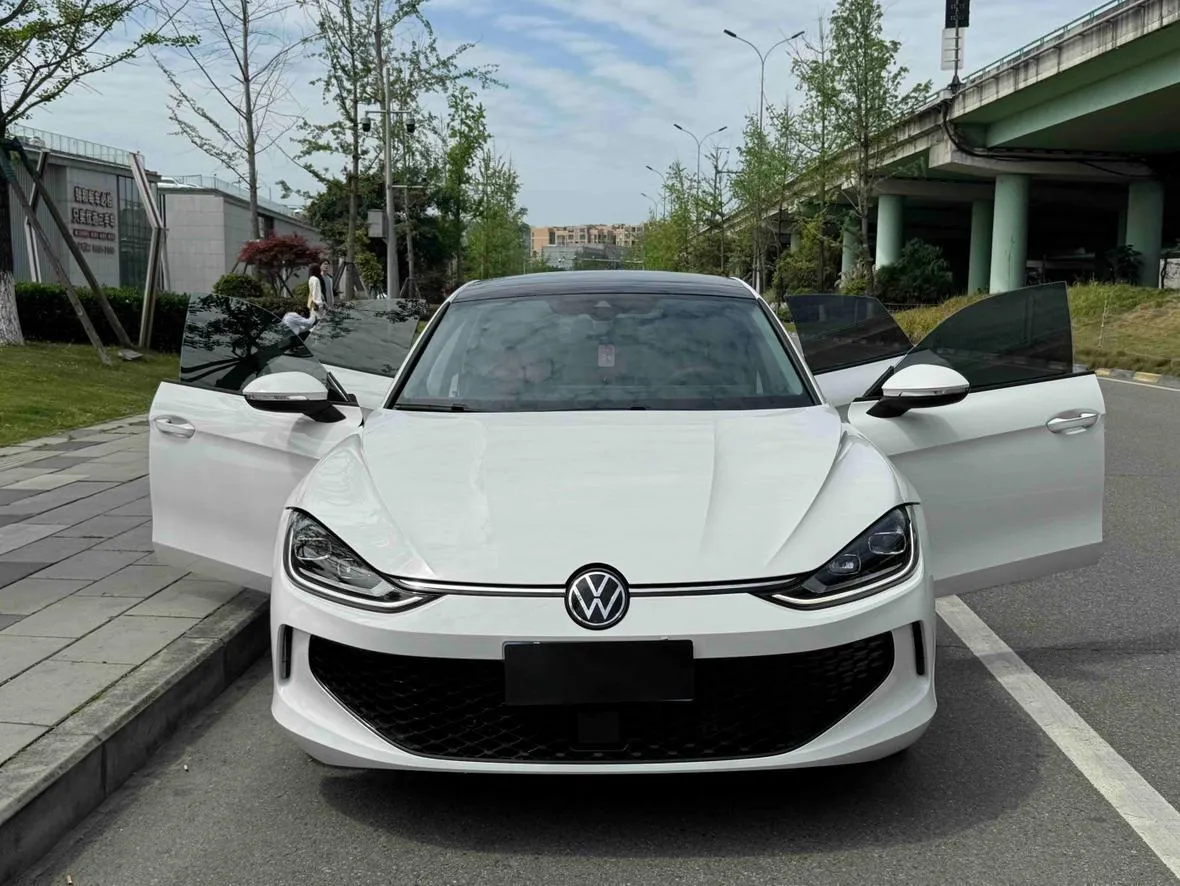 VOLKSWAGEN LAMANDO L FLAGSHIP EDITION 2023