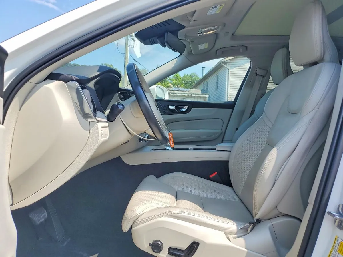 VOLVO XC60 INSCRIPTION (ВЕНТИЛЯЦИЯ СИДЕНИЙ ХРОМ-ПАКЕТ ТОПОВЫЙ ЗВУК ПАНОРАМА ХРУСТАЛЬНЫЙ СЕЛЕКТОР) 2022
