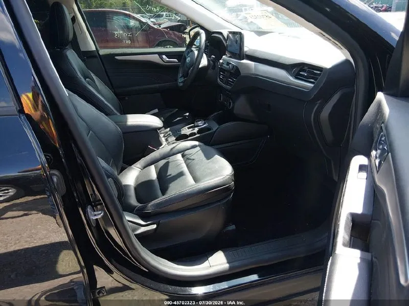 FORD ESCAPE SEL 2022