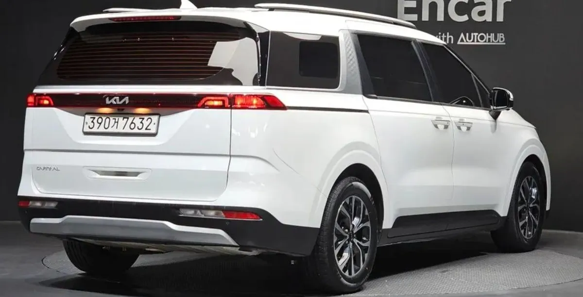 KIA CARNIVAL PRESTIGE 2023