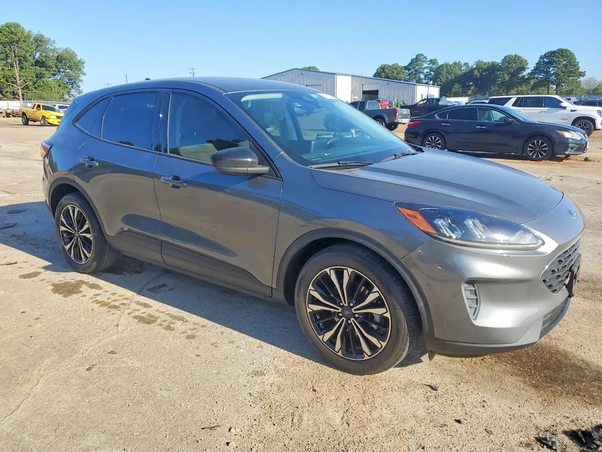 FORD ESCAPE SE 2022