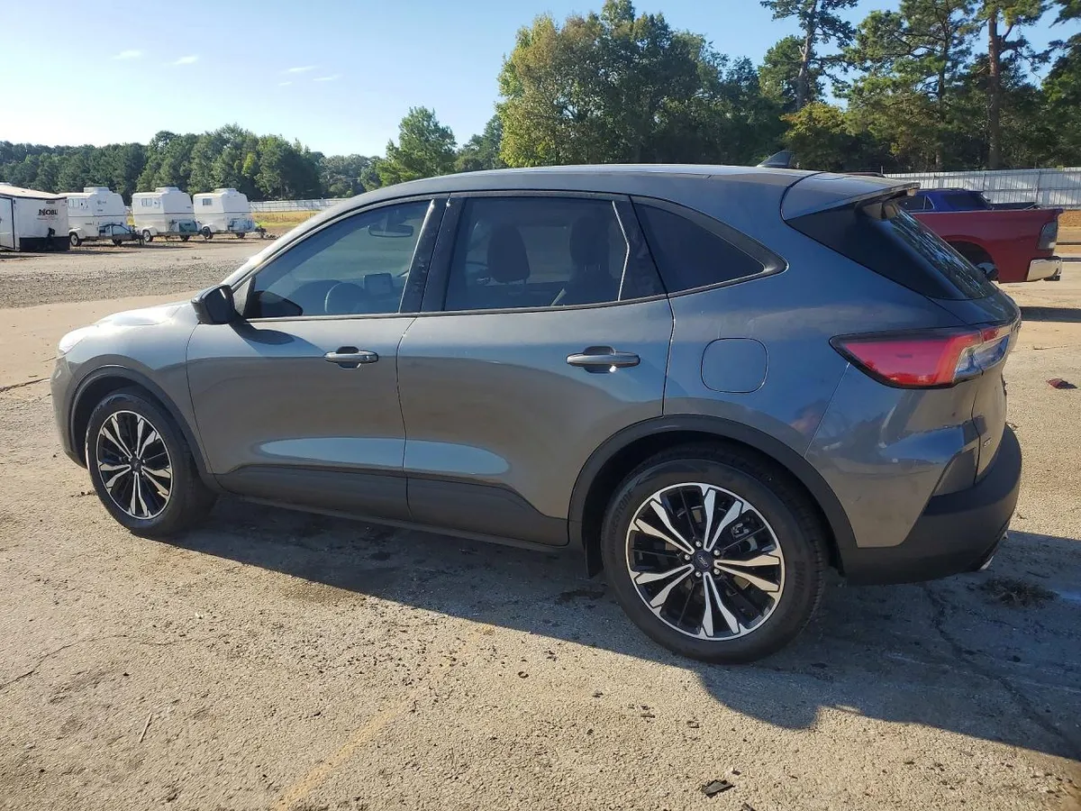 FORD ESCAPE SE 2022