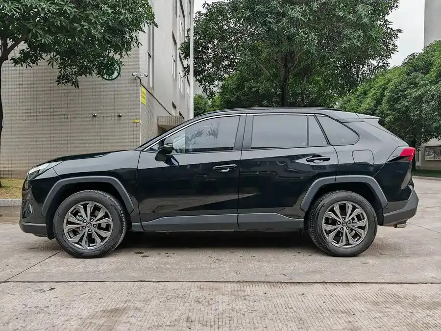 TOYOTA RAV4 FASHION PLUS 2023