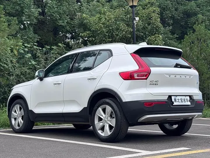 VOLVO XC40 B3 SMART FASHION EDITION 2023