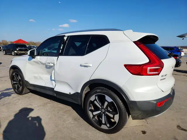 VOLVO XC40 2022