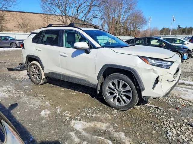 TOYOTA RAV4 XLE PREMIUM AWD 2022