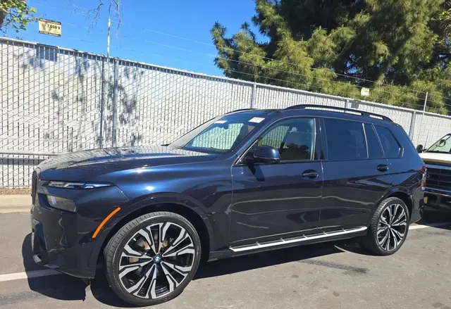 BMW X7 SPORTS ACTIVITY VEHICLE 2023