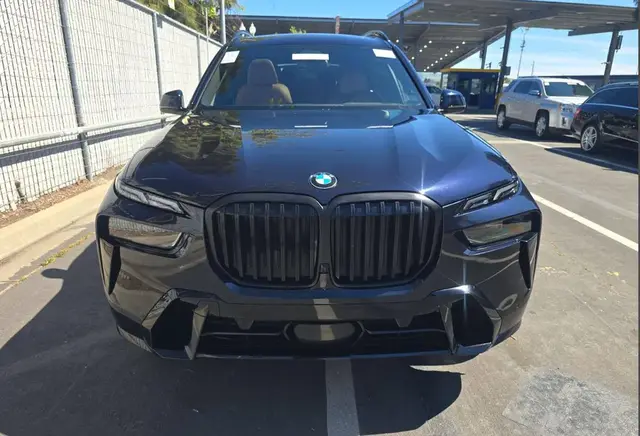 BMW X7 SPORTS ACTIVITY VEHICLE 2023