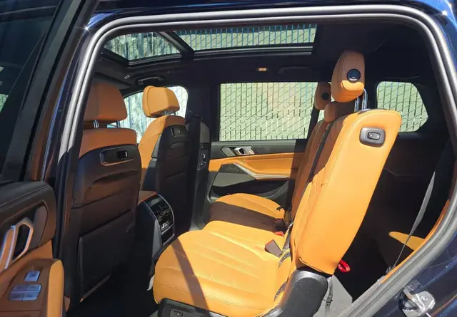 BMW X7 SPORTS ACTIVITY VEHICLE 2023