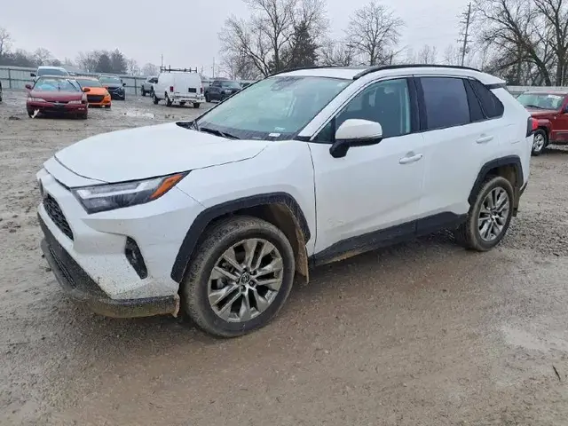 TOYOTA RAV4 XLE PREMIUM 2024