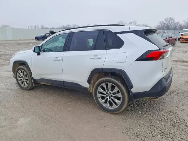 TOYOTA RAV4 XLE PREMIUM 2024