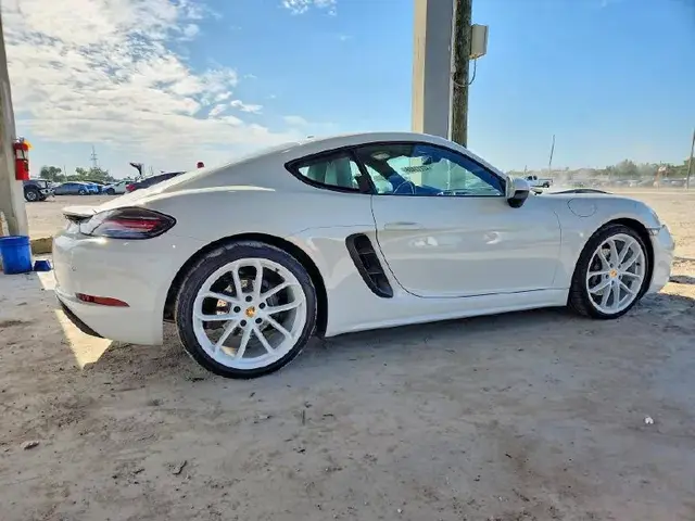 PORSCHE CAYMAN BASE 2024