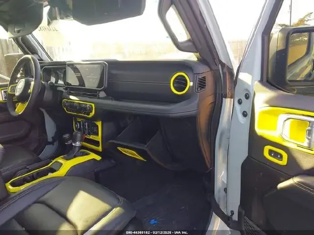 JEEP WRANGLER 4-DOOR SAHARA 4X4 2024