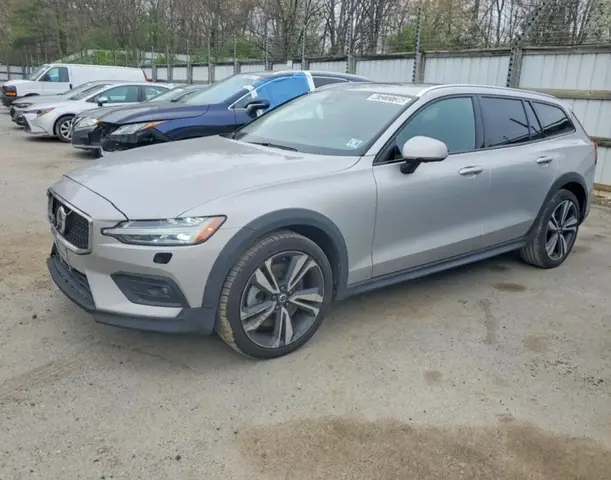VOLVO V60 PLUS 2025