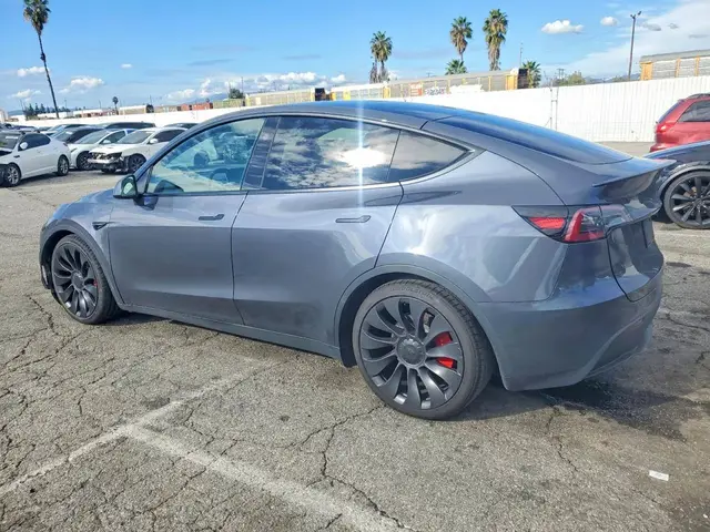 TESLA MODEL Y 2023