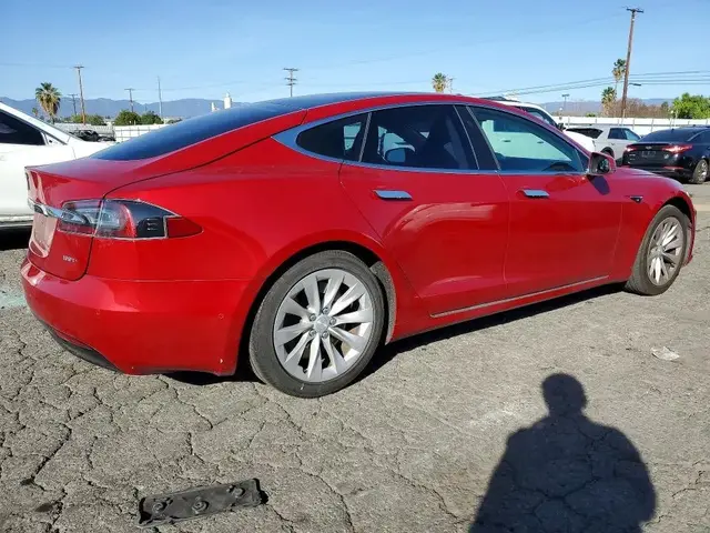TESLA MODEL S 82 063 2018