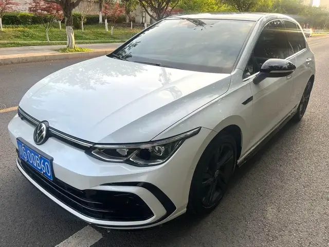 VOLKSWAGEN GOLF R-LINE - СПОРТИВНЫЙ ДИЗАЙН КУЗОВА И СИДЕНИЙ 2021