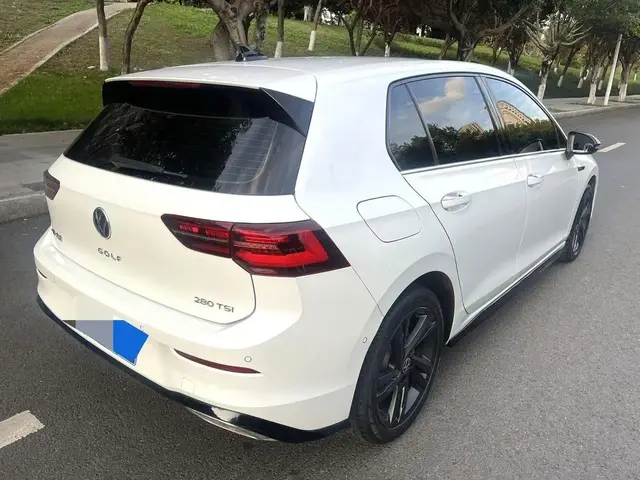 VOLKSWAGEN GOLF R-LINE - СПОРТИВНЫЙ ДИЗАЙН КУЗОВА И СИДЕНИЙ 2021