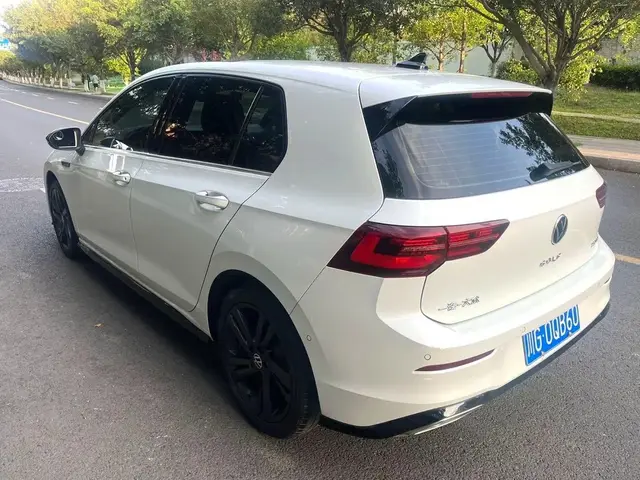 VOLKSWAGEN GOLF R-LINE - СПОРТИВНЫЙ ДИЗАЙН КУЗОВА И СИДЕНИЙ 2021