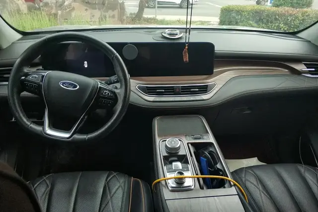 FORD EQUATOR 7-SEAT PREMIUM MODEL 2022