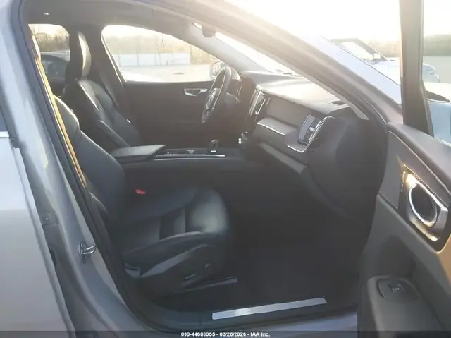 VOLVO XC60 B5 MOMENTUM 2 2022